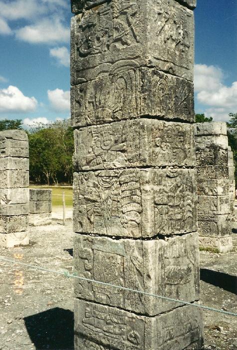 Estela en el Templo de los Guerreros